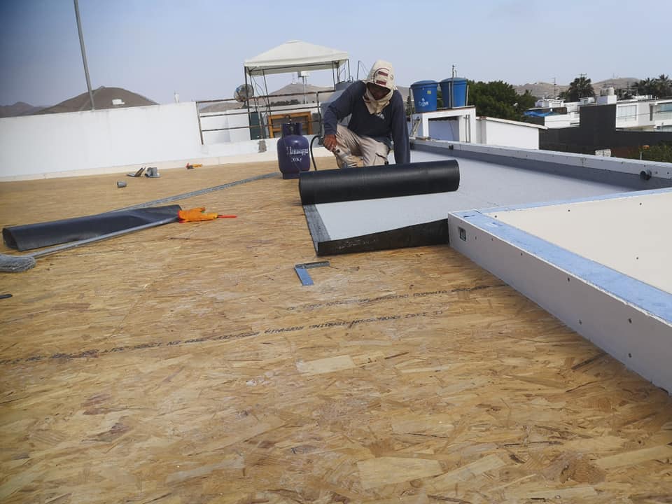 Protege tu edificación con nuestro servicio de aislamiento para azoteas. Utilizamos membranas de alta durabilidad que re