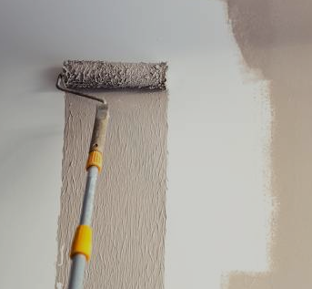 Pintura profesional con masillado: acabado liso perfecto para paredes y techos. Servicio experto en reformas y decoración.